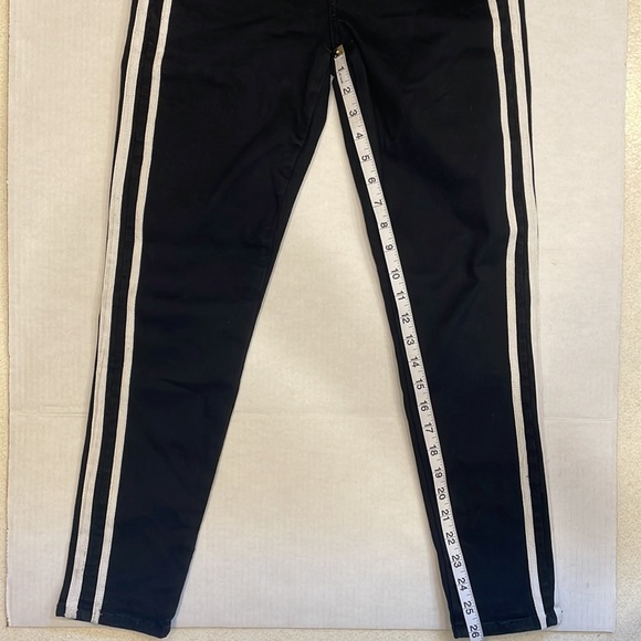 American Eagle black hi-rise jagging next level stretch size 8 short short - Picture 6 of 7